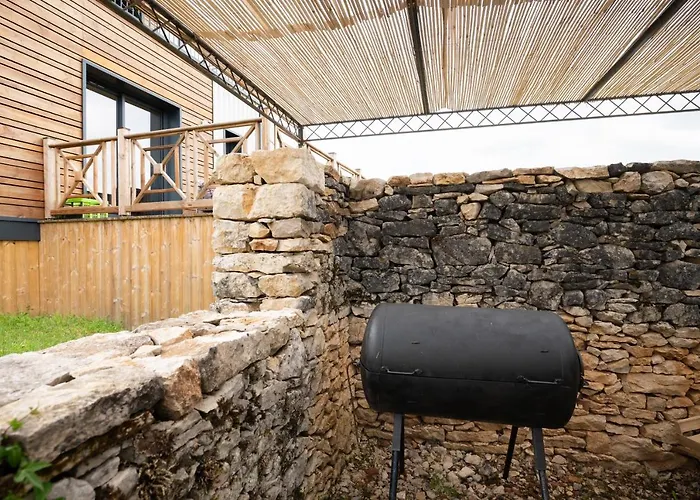 Lot En Dock 3 Atypiques Et Ecologiques En Vallee De La Dordogne Daire *