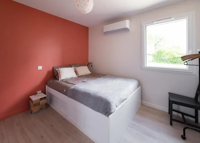 Lot En Dock 3 Atypiques Et Ecologiques En Vallee De La Dordogne Daire *